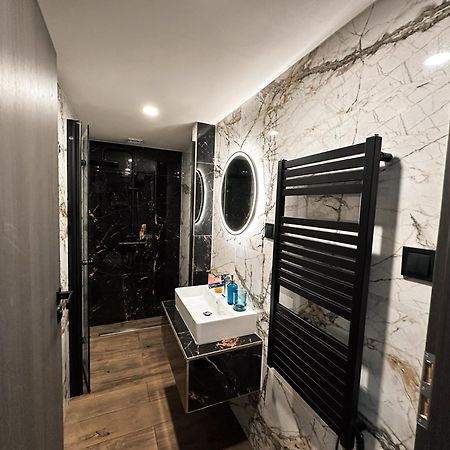 Grand Viceroy Apartments - Gothic Tower View Prague Luaran gambar