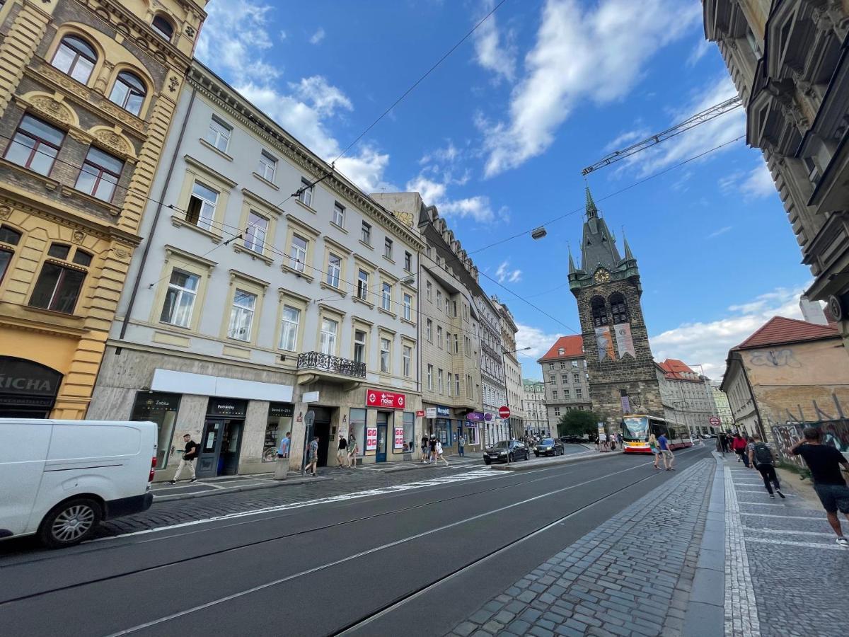 Grand Viceroy Apartments - Gothic Tower View Prague Luaran gambar